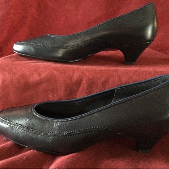 Naturalizer Women’s Joy Leather Pumps - Picture 8 of 8